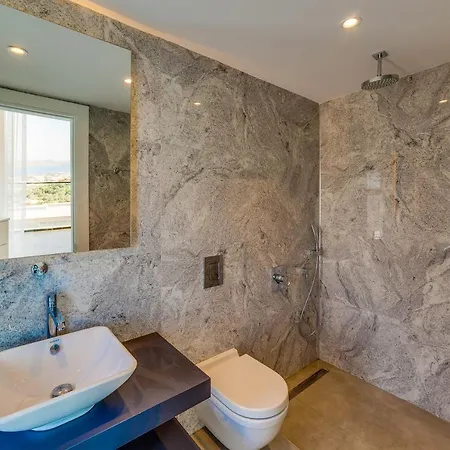 מלון Royal Premium Villas *
