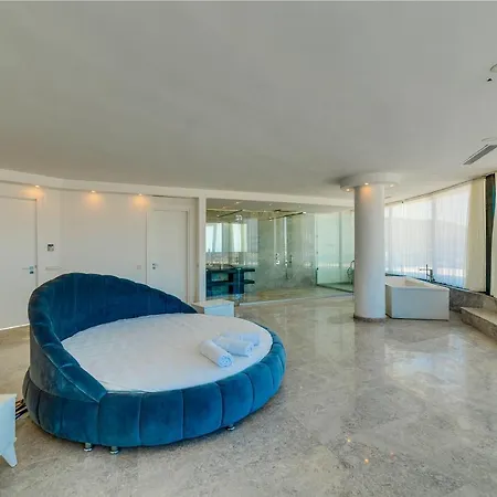 Royal Premium Villas מלון יאליקאבאק