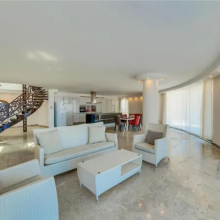 Royal Premium Villas יאליקאבאק