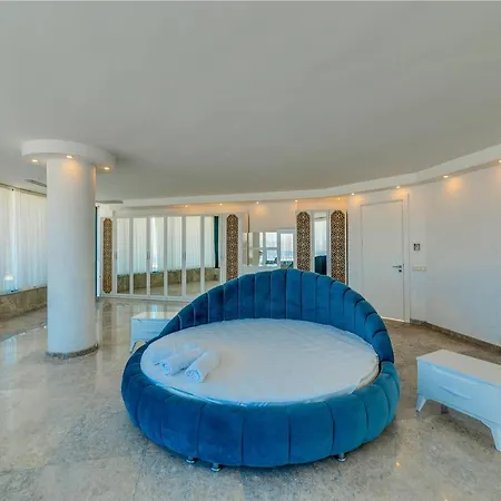 מלון Royal Premium Villas *